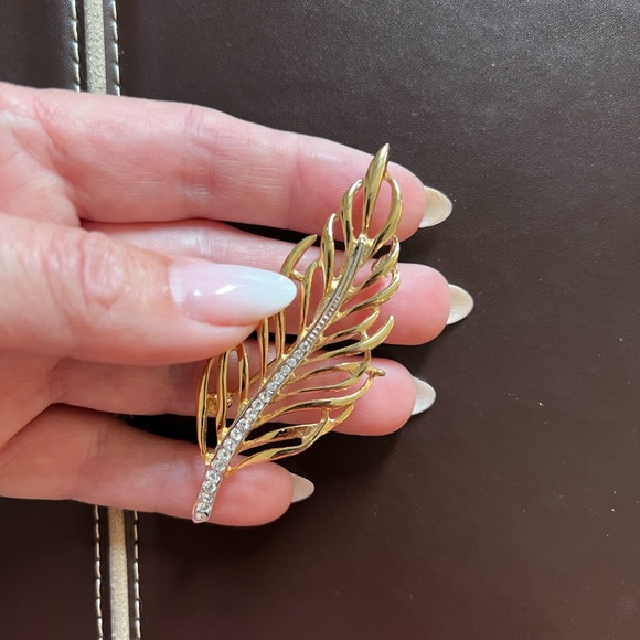 Vintage Gold Tone Rhinestone Feather Pin Brooch from 1980’s - Picture 3 of 4